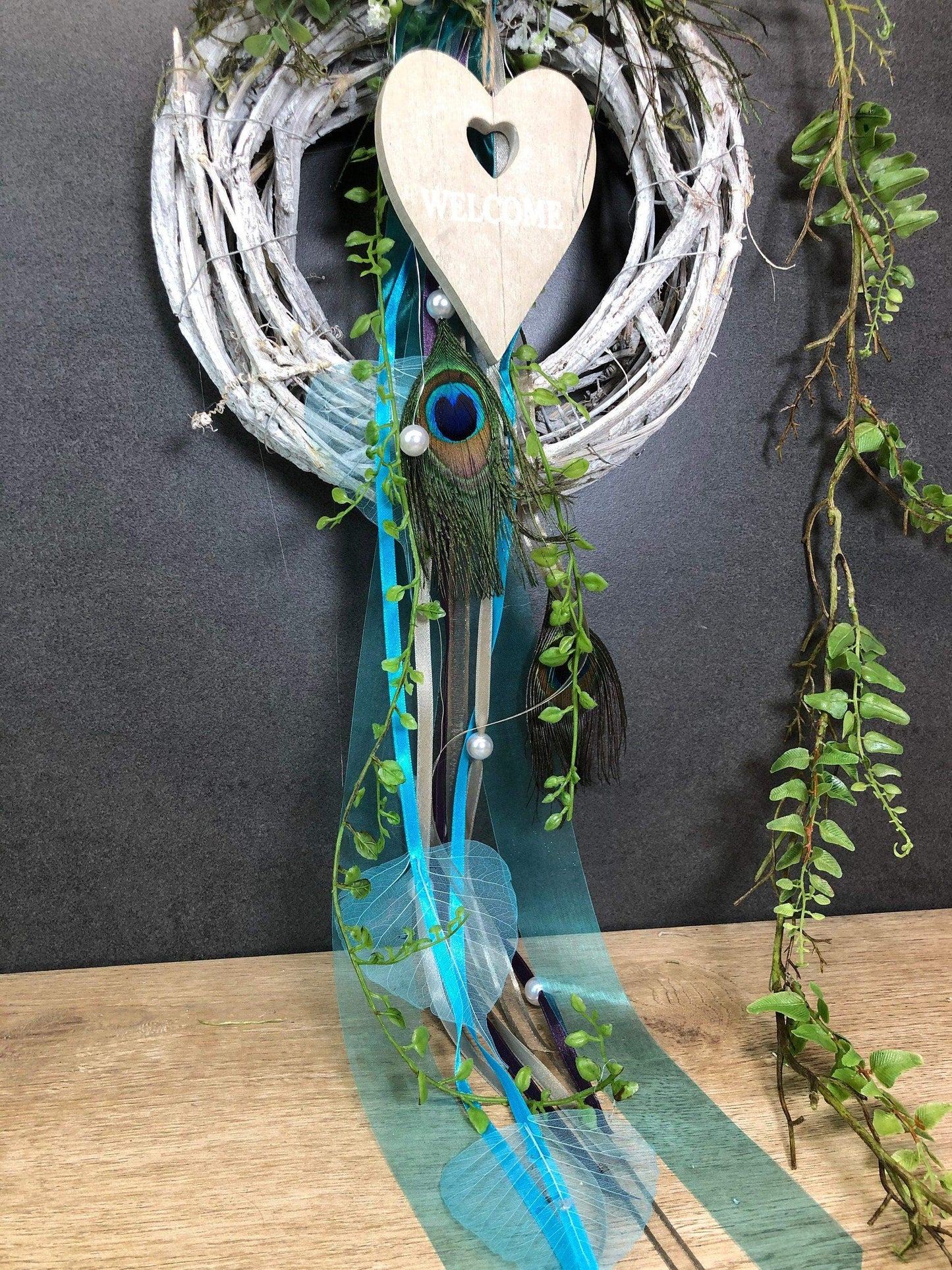 Türkranz Türdeko Türschmuck Modern Ganzjährig Pfauenfeder Pfau Pfauenauge Tür Schmuck Herbst – handgemacht aus Seiden- und Kunstblumen, langlebig & pflegeleicht von SarahsFlowerStudio