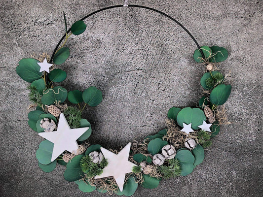 Ring Fensterdeko Eukalyptus Türkranz Advent Modern Ring Fenster Fensterschmuck Deko Weihnachten Wandschmuck – handgemacht aus Seiden- und Kunstblumen, langlebig & pflegeleicht von SarahsFlowerStudio
