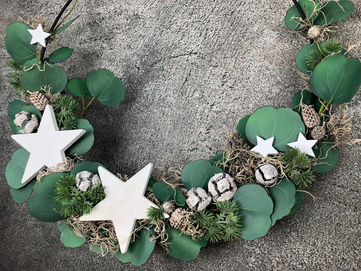 Ring Fensterdeko Eukalyptus Türkranz Advent Modern Ring Fenster Fensterschmuck Deko Weihnachten Wandschmuck – handgemacht aus Seiden- und Kunstblumen, langlebig & pflegeleicht von SarahsFlowerStudio