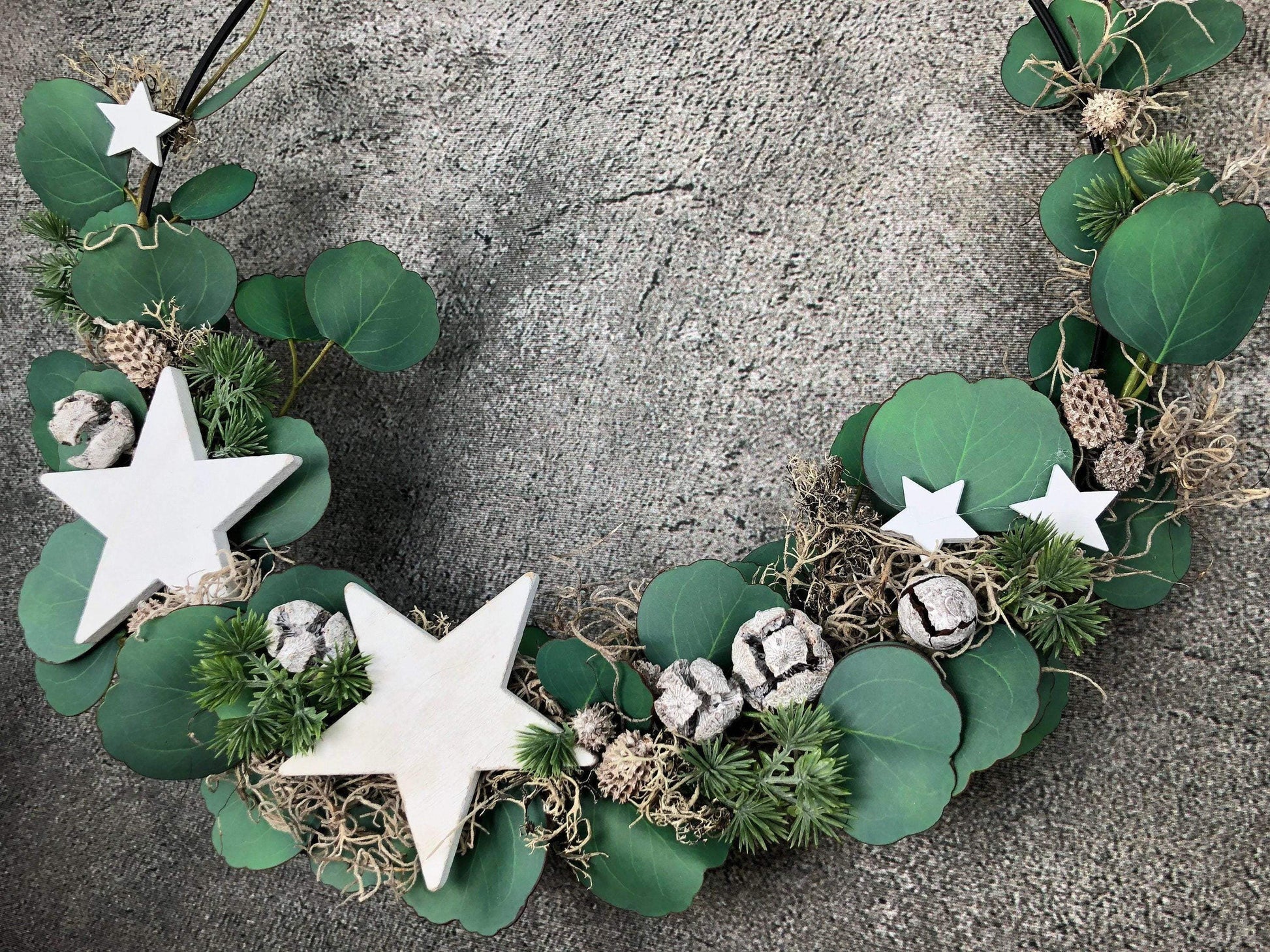 Ring Fensterdeko Eukalyptus Türkranz Advent Modern Ring Fenster Fensterschmuck Deko Weihnachten Wandschmuck – handgemacht aus Seiden- und Kunstblumen, langlebig & pflegeleicht von SarahsFlowerStudio