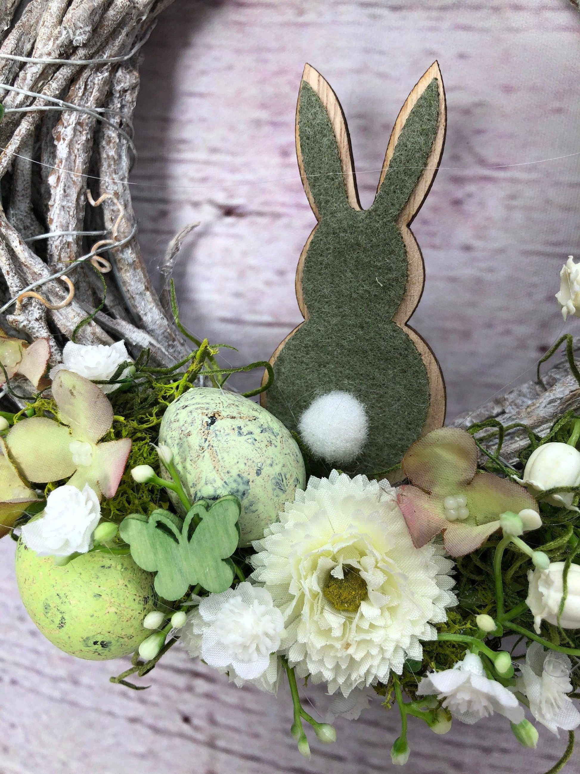 Frühlingskranz Türdeko mit Hasen, Eiern & Schleierkraut – Osterkranz Seidenblumen – Türkranz – SarahsFlowerStudio