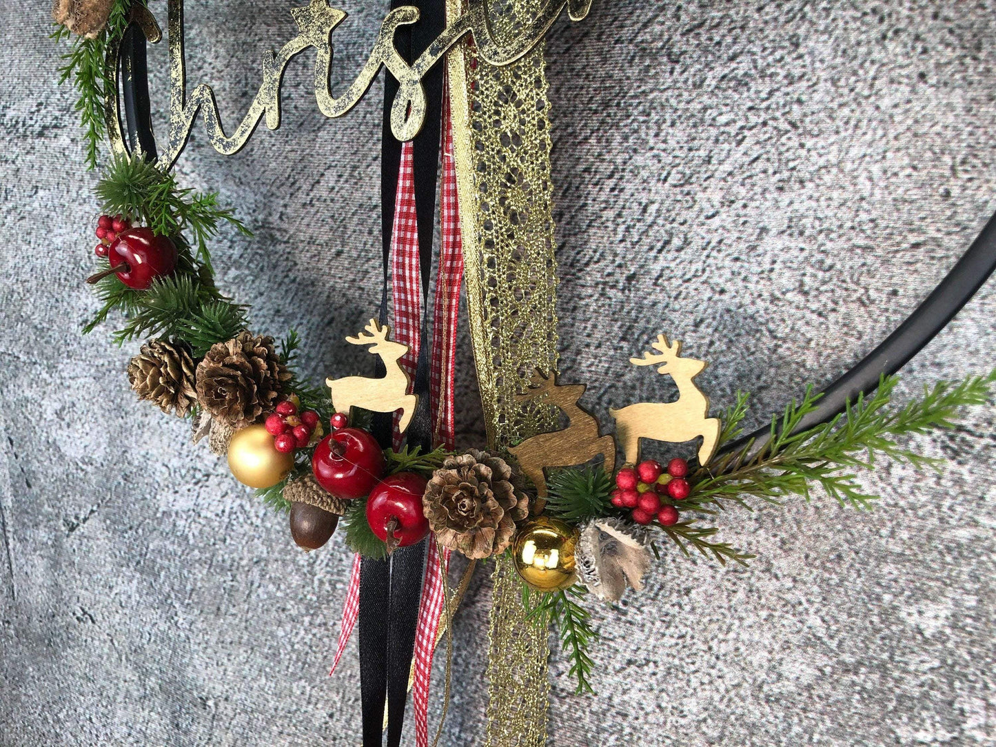Türkranz Kranz Christmas Advent Modern Ring Fenster Fensterschmuck Fensterdeko Deko Weihnachten Zapfen Wachszapfen – handgemacht aus Seiden- und Kunstblumen, langlebig & pflegeleicht von SarahsFlowerStudio