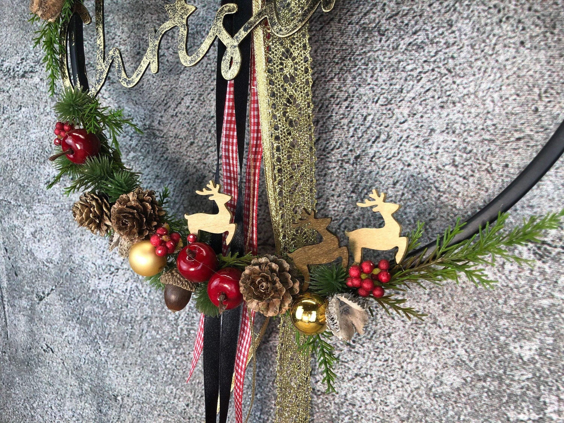 Türkranz Kranz Christmas Advent Modern Ring Fenster Fensterschmuck Fensterdeko Deko Weihnachten Zapfen Wachszapfen – handgemacht aus Seiden- und Kunstblumen, langlebig & pflegeleicht von SarahsFlowerStudio