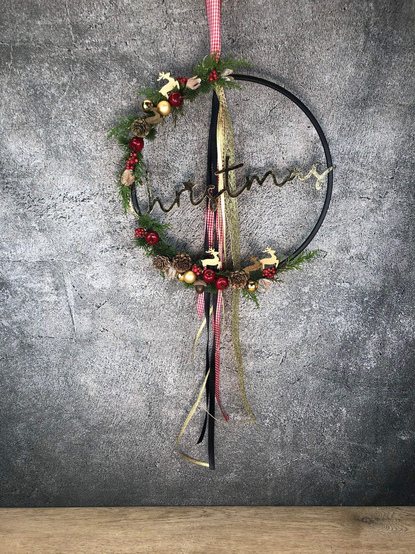 Türkranz Kranz Christmas Advent Modern Ring Fenster Fensterschmuck Fensterdeko Deko Weihnachten Zapfen Wachszapfen – handgemacht aus Seiden- und Kunstblumen, langlebig & pflegeleicht von SarahsFlowerStudio