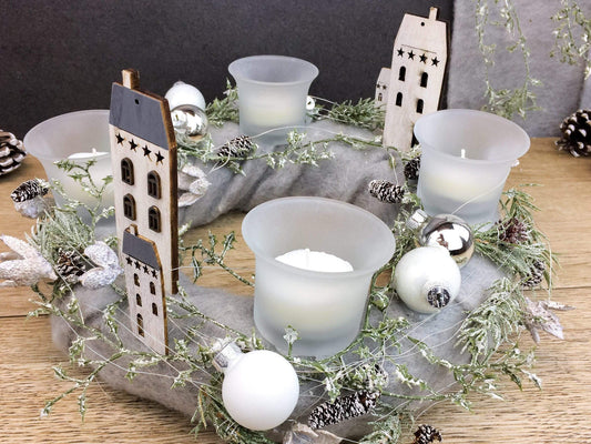 Adventskranz Adventskalender Gläser Häuser Kugeln Kerzen Tanne Filz Modern Natürlich Getrocknet Künstlich Haltbar – handgemacht aus Seiden- und Kunstblumen, langlebig & pflegeleicht von SarahsFlowerStudio