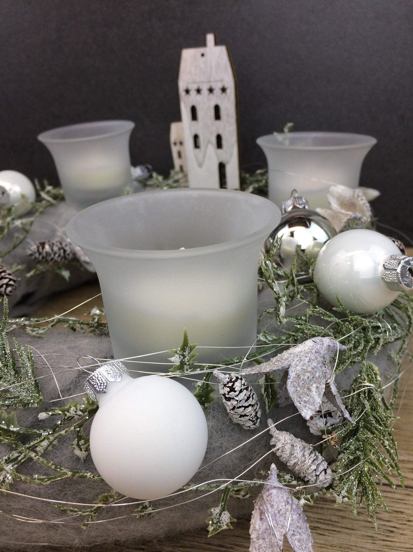 Adventskranz Adventskalender Gläser Häuser Kugeln Kerzen Tanne Filz Modern Natürlich Getrocknet Künstlich Haltbar – handgemacht aus Seiden- und Kunstblumen, langlebig & pflegeleicht von SarahsFlowerStudio