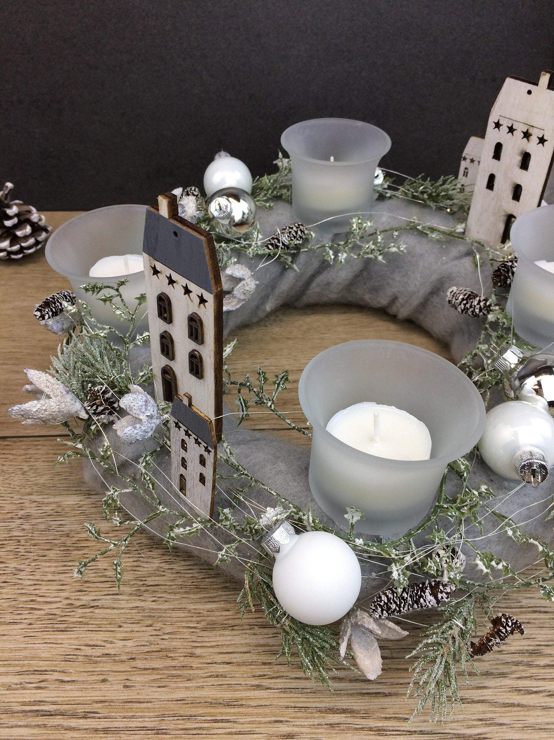 Adventskranz Adventskalender Gläser Häuser Kugeln Kerzen Tanne Filz Modern Natürlich Getrocknet Künstlich Haltbar – handgemacht aus Seiden- und Kunstblumen, langlebig & pflegeleicht von SarahsFlowerStudio