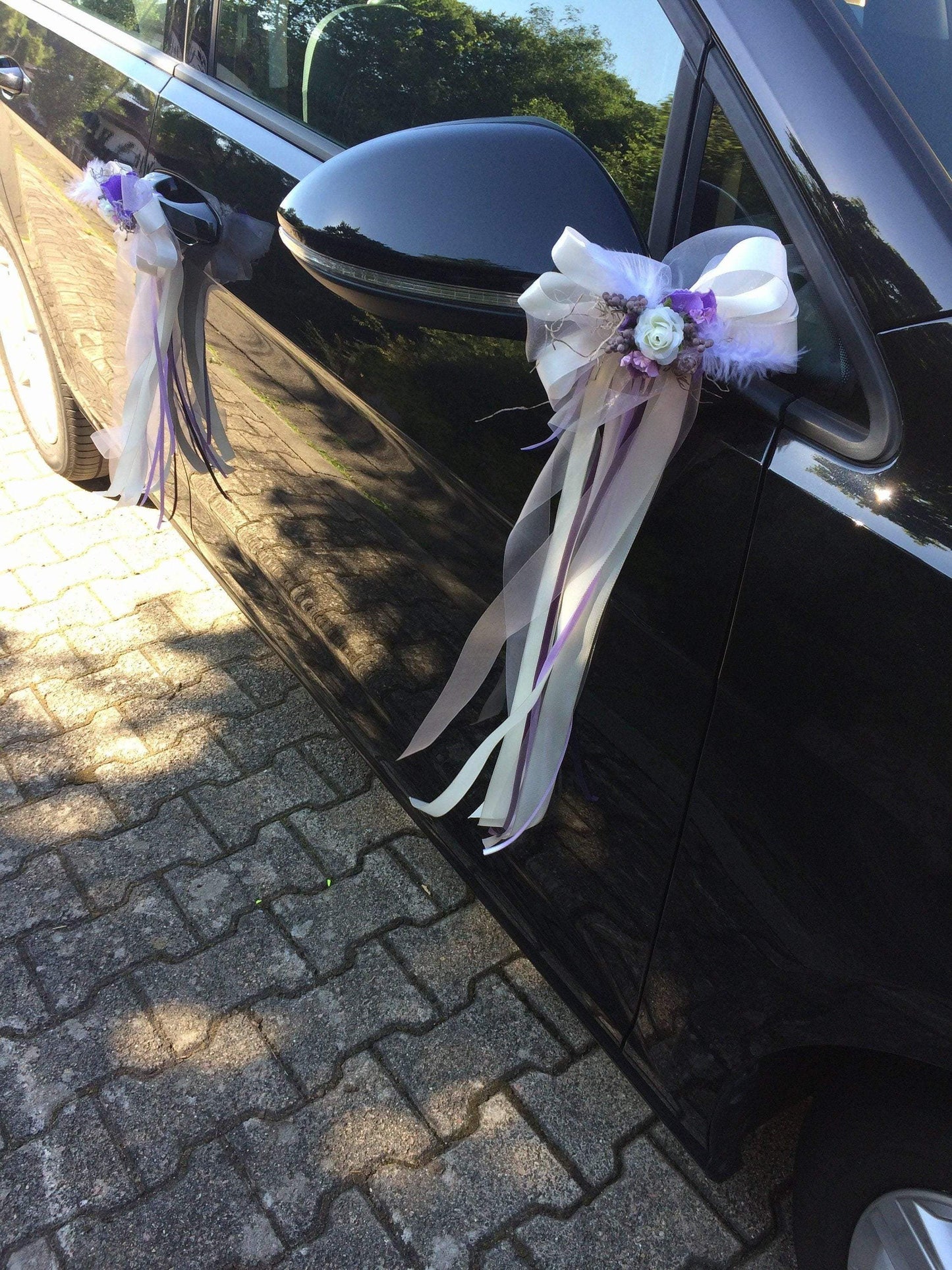 2 Autoschleifen für Seitenspiegel Kirchenbank in Wunschfarbe große Schleife Dekoration Rose – handgemacht aus Seiden- und Kunstblumen, langlebig & pflegeleicht von SarahsFlowerStudio