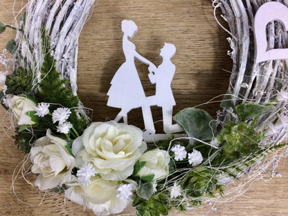 Türkranz 20cm Türdeko Türschmuck Hochzeit Rosen Schleierkraut Hochzeitspaar Weiß SukkulentenModern ganzjährig Tür Schmuck Herbst – handgemacht aus Seiden- und Kunstblumen, langlebig & pflegeleicht von SarahsFlowerStudio