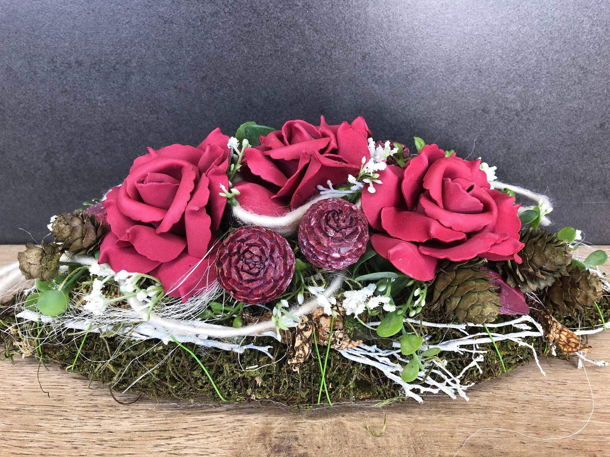 Grabgesteck Grabschmuck 35cm Grabdeko Grabdekoration – handgemacht aus Seiden- und Kunstblumen, langlebig & pflegeleicht von SarahsFlowerStudio
