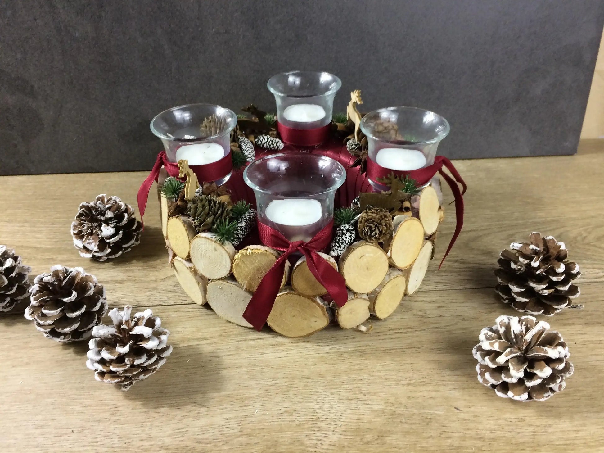 Adventskranz Wunschfarbe Hirsch Zapfen Birke Wunschfarbe Teelicht Anis Zimt – handgemacht aus Seiden- und Kunstblumen, langlebig & pflegeleicht von SarahsFlowerStudio