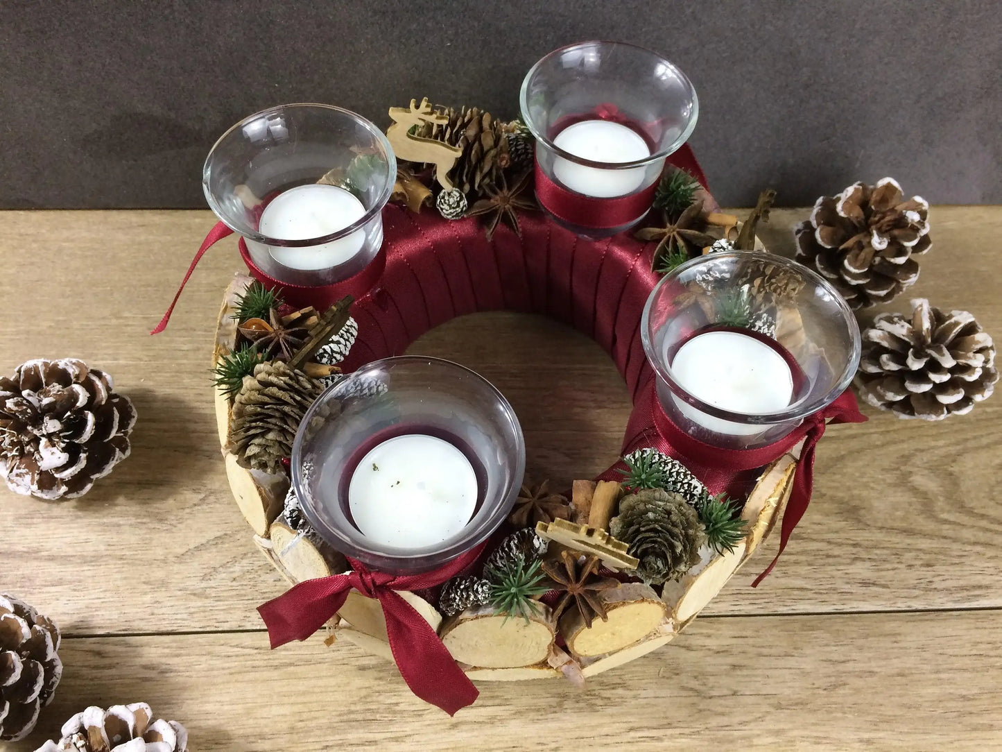 Adventskranz Wunschfarbe Hirsch Zapfen Birke Wunschfarbe Teelicht Anis Zimt – handgemacht aus Seiden- und Kunstblumen, langlebig & pflegeleicht von SarahsFlowerStudio