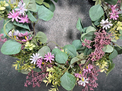 Türkranz Eukalyptus Künstlich 45cm Kranz modern Eukalyptus Euka Türdeko Türschmuck Tischdeko Tür Schmuck Herbst – handgemacht aus Seiden- und Kunstblumen, langlebig & pflegeleicht von SarahsFlowerStudio