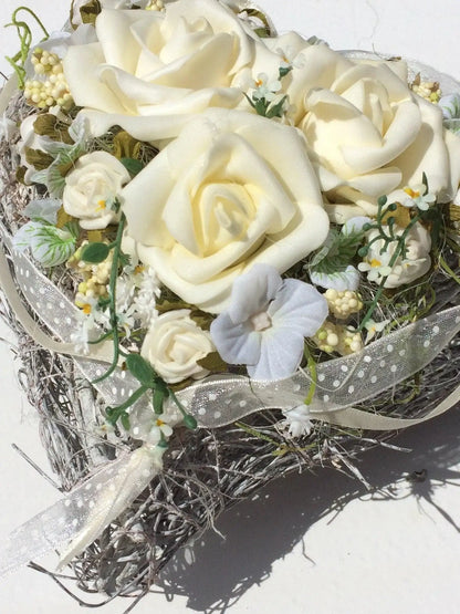 Grabgesteck Grabschmuck Rose Hortensie Schleierkraut Herz Beeren Spitze Band Rebe Grabdekoration Grabschmuck Allerheiligen – handgemacht aus Seiden- und Kunstblumen, langlebig & pflegeleicht von SarahsFlowerStudio