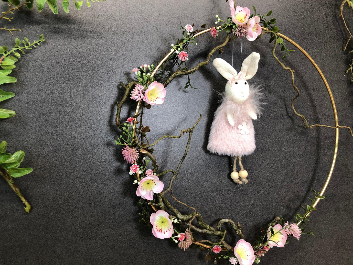 Türkranz Frühling modern mit Hasen – Seidenblumen Türdeko ganzjährig – Türkranz – SarahsFlowerStudio