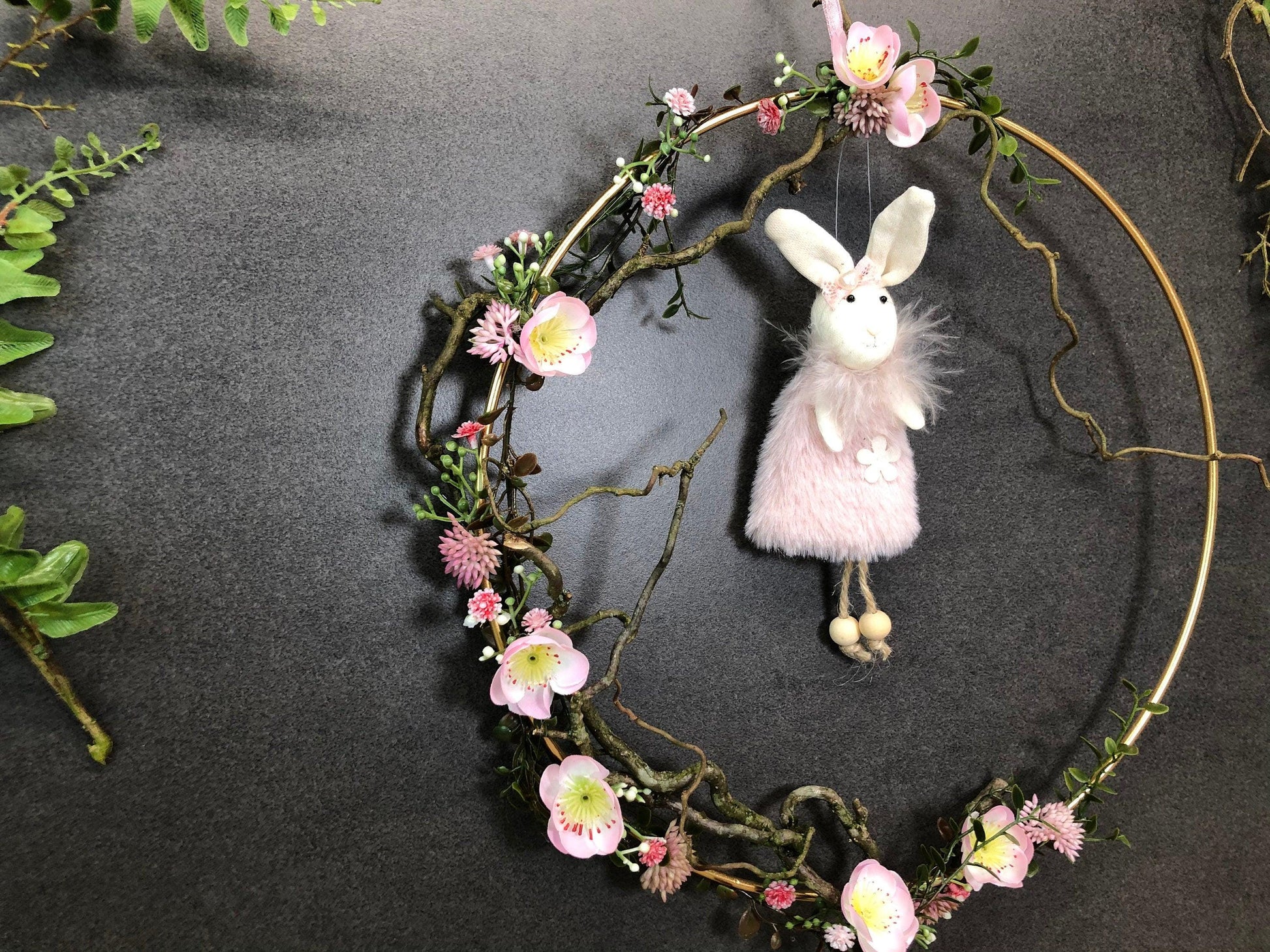 Türkranz Frühling modern mit Hasen – Seidenblumen Türdeko ganzjährig – Türkranz – SarahsFlowerStudio
