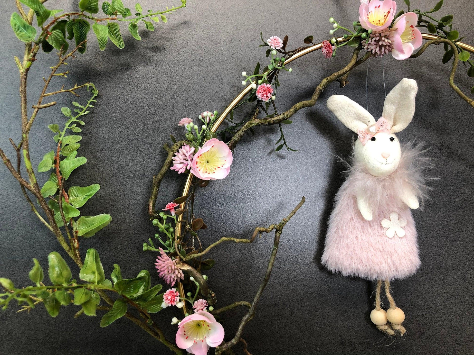 Türkranz Frühling modern mit Hasen – Seidenblumen Türdeko ganzjährig – Türkranz – SarahsFlowerStudio
