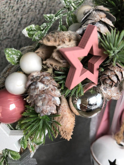Türkranz Stern Advent Kranz Rosa Glocken Schellen Glöckchen Türdekoration Weihnachten Weidenkranz – handgemacht aus Seiden- und Kunstblumen, langlebig & pflegeleicht von SarahsFlowerStudio