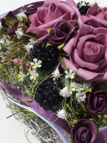 Grabgesteck Grabschmuck Rose Brombeeren Lila Herz Grab Band Schleierkraut Rosen Grabdekoration Grabschmuck Allerheiligen – handgemacht aus Seiden- und Kunstblumen, langlebig & pflegeleicht von SarahsFlowerStudio