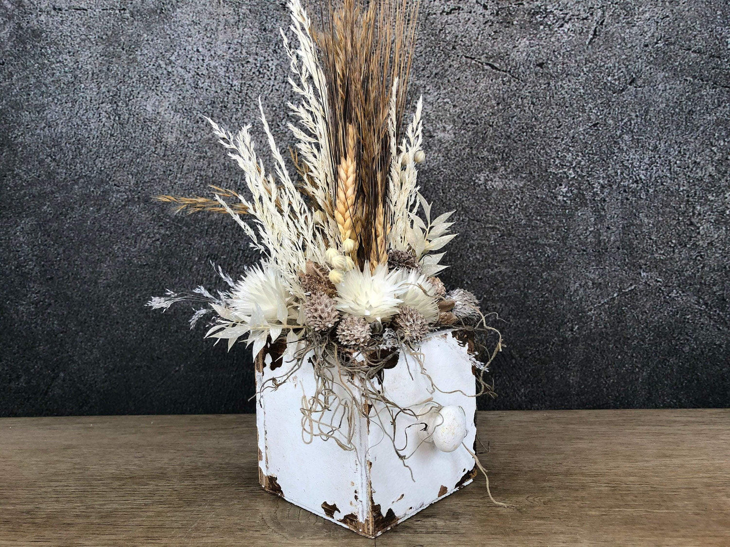 Tischdeko Blumen Tischgesteck Kerze Schublade Gräser Trockenblumen Trockenmaterial Natur natürlich dried bouquet dried Flowers – handgemacht aus Seiden- und Kunstblumen, langlebig & pflegeleicht von SarahsFlowerStudio