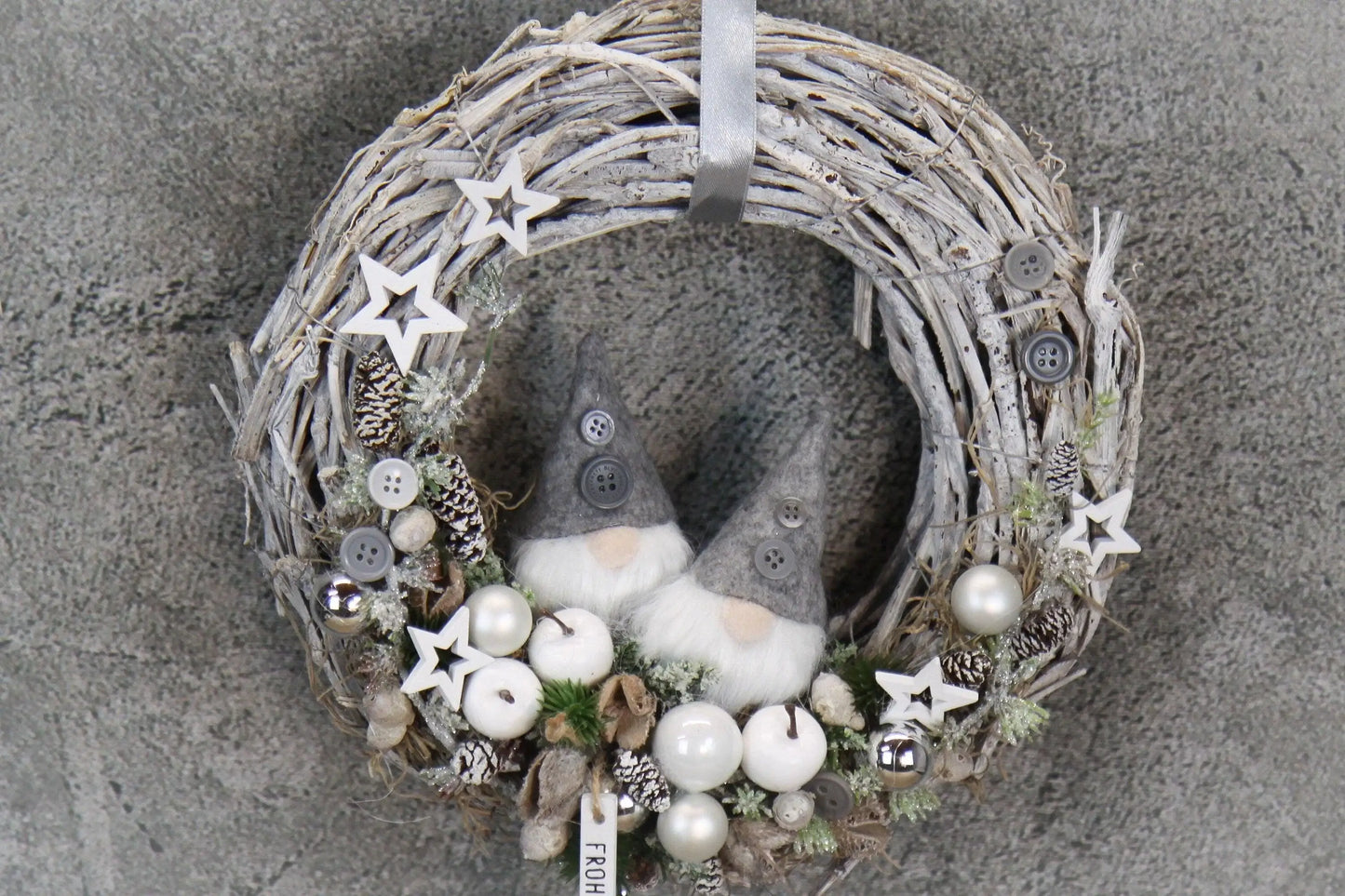 Türkranz Türdeko Türschmuck Weihnachten Weidenkranz Wichtel Zapfen Stern Apfel Tanne Band Modern – handgemacht aus Seiden- und Kunstblumen, langlebig & pflegeleicht von SarahsFlowerStudio