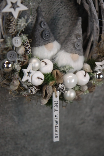 Türkranz Türdeko Türschmuck Weihnachten Weidenkranz Wichtel Zapfen Stern Apfel Tanne Band Modern – handgemacht aus Seiden- und Kunstblumen, langlebig & pflegeleicht von SarahsFlowerStudio