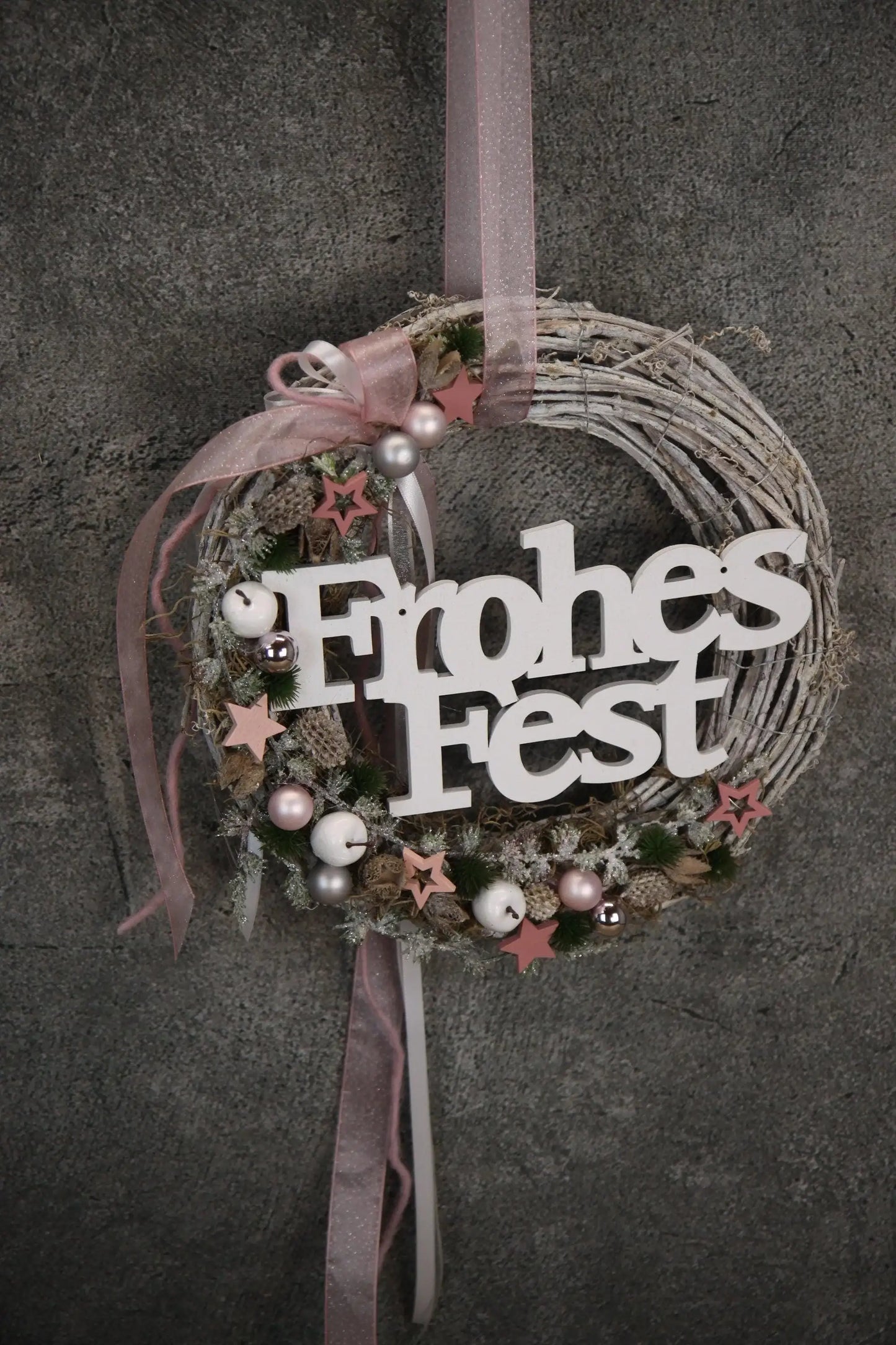 Türkranz Frohes Fest Türschmuck Weihnachten Weidenkranz Zapfen Kugeln Stern Apfel Knöpfe Tanne Band Modern – handgemacht aus Seiden- und Kunstblumen, langlebig & pflegeleicht von SarahsFlowerStudio