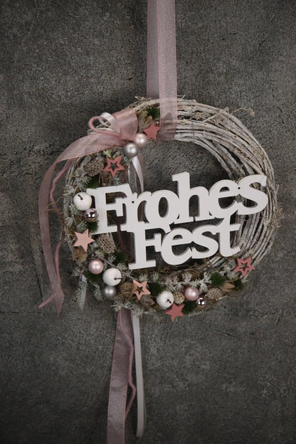 Türkranz Frohes Fest Türschmuck Weihnachten Weidenkranz Zapfen Kugeln Stern Apfel Knöpfe Tanne Band Modern – handgemacht aus Seiden- und Kunstblumen, langlebig & pflegeleicht von SarahsFlowerStudio