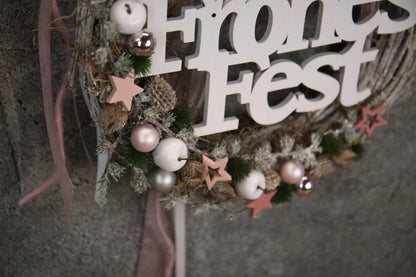 Türkranz Frohes Fest Türschmuck Weihnachten Weidenkranz Zapfen Kugeln Stern Apfel Knöpfe Tanne Band Modern – handgemacht aus Seiden- und Kunstblumen, langlebig & pflegeleicht von SarahsFlowerStudio