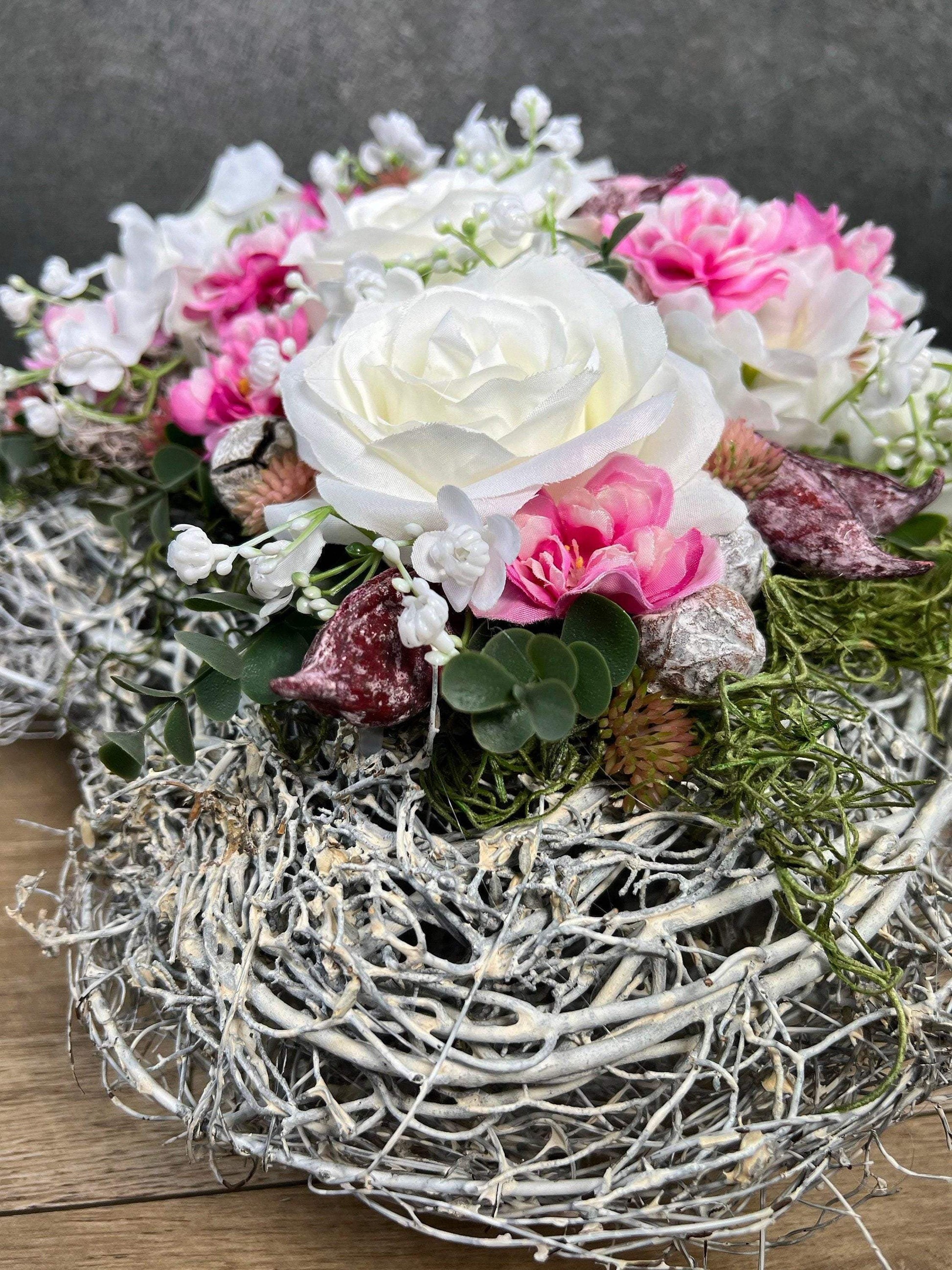 Grabgesteck Rosen Kirschblüten Wiesenblumen Grabschmuck Herz Grabdeko Grabdekoration – handgemacht aus Seiden- und Kunstblumen, langlebig & pflegeleicht von SarahsFlowerStudio