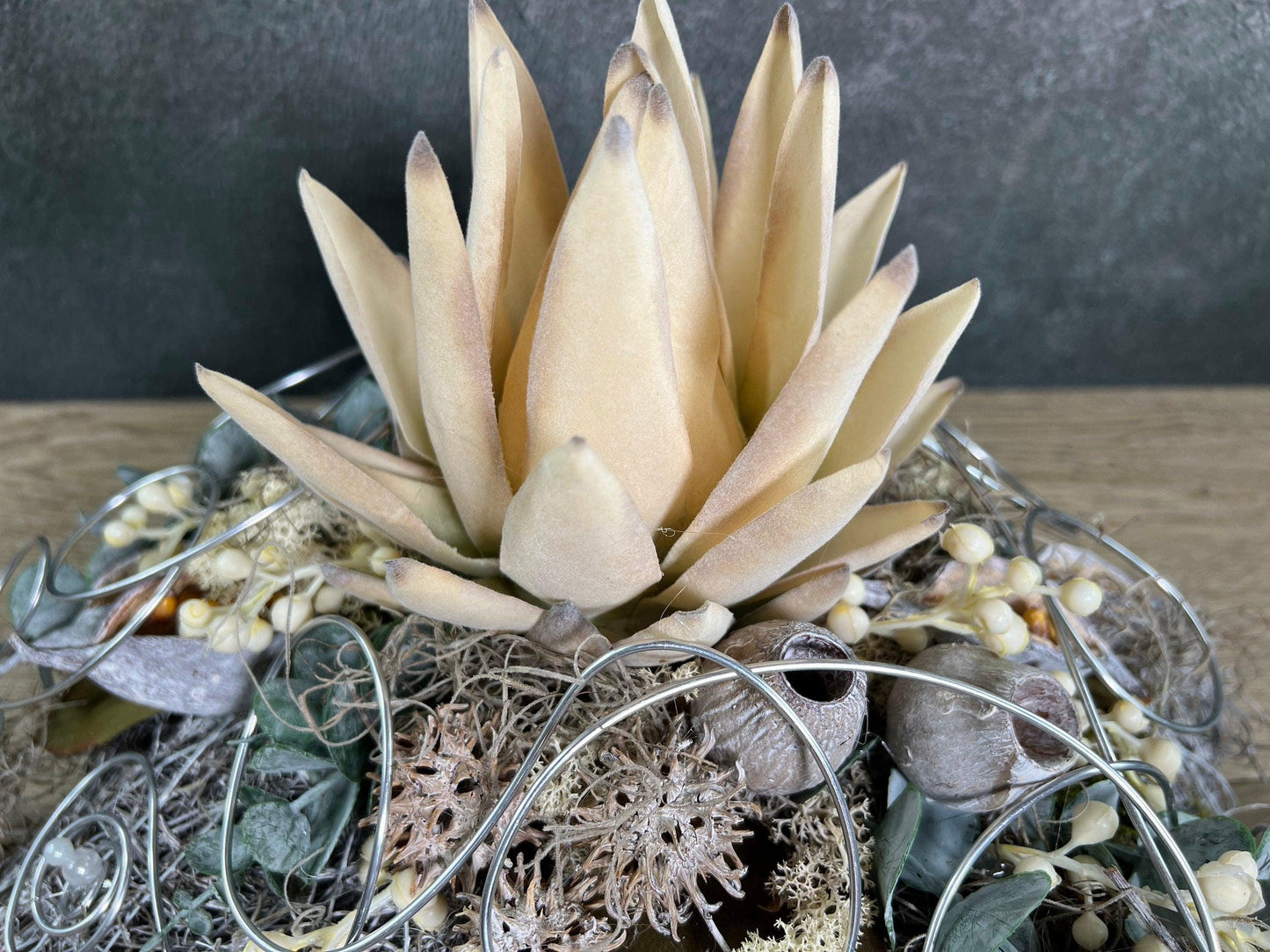 Grabgesteck Protea 70cm Seidenblumen – langlebiger Grabschmuck – Grabgesteck – SarahsFlowerStudio