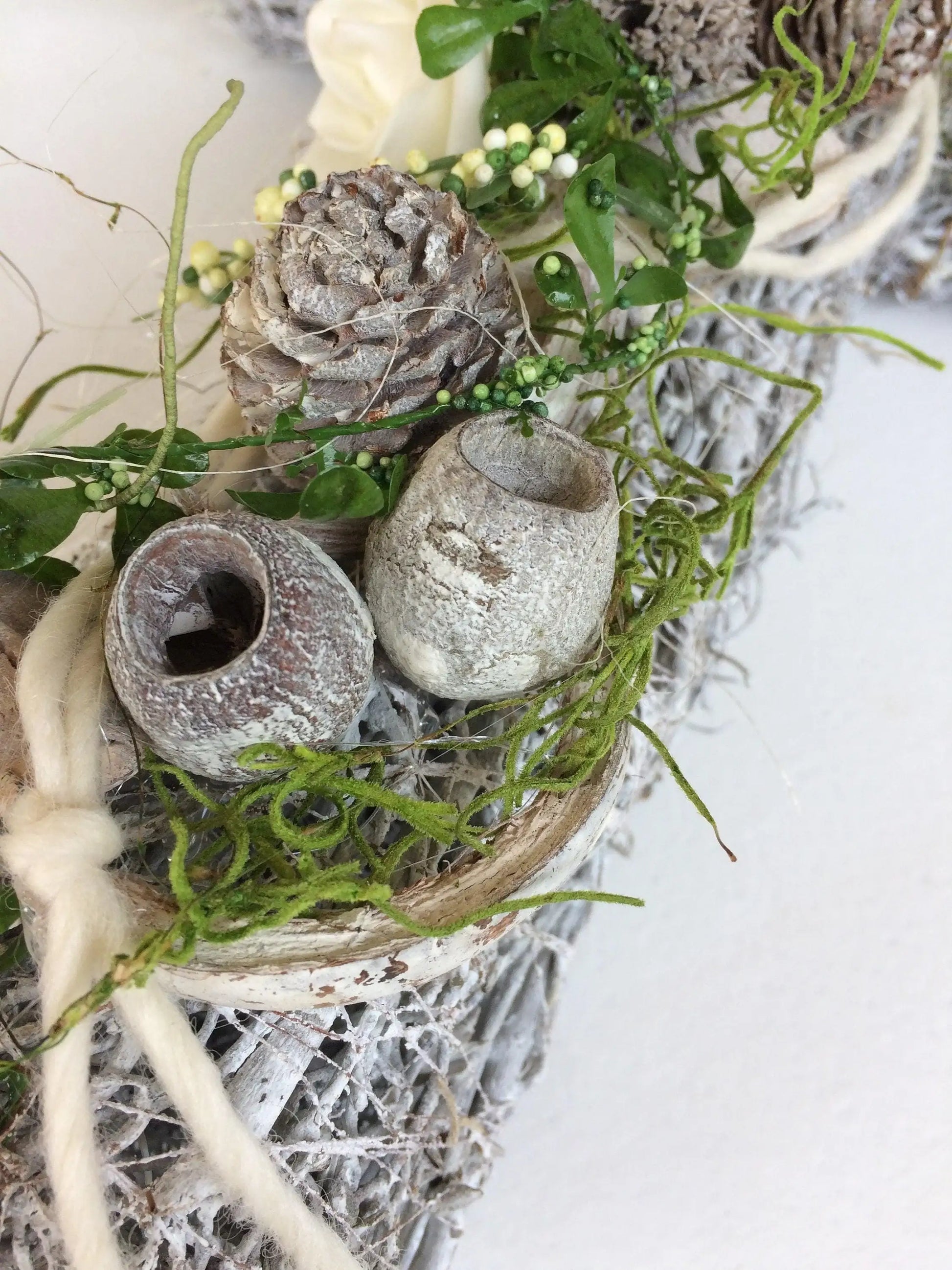 Grabschmuck Grabgesteck Gesteck Grab Allerheiligen Reebkreuz Kreuz Rose Grave Arrangument grave flowers longlasting Grabdeko Grabdekoration – handgemacht aus Seiden- und Kunstblumen, langlebig & pflegeleicht von SarahsFlowerStudio