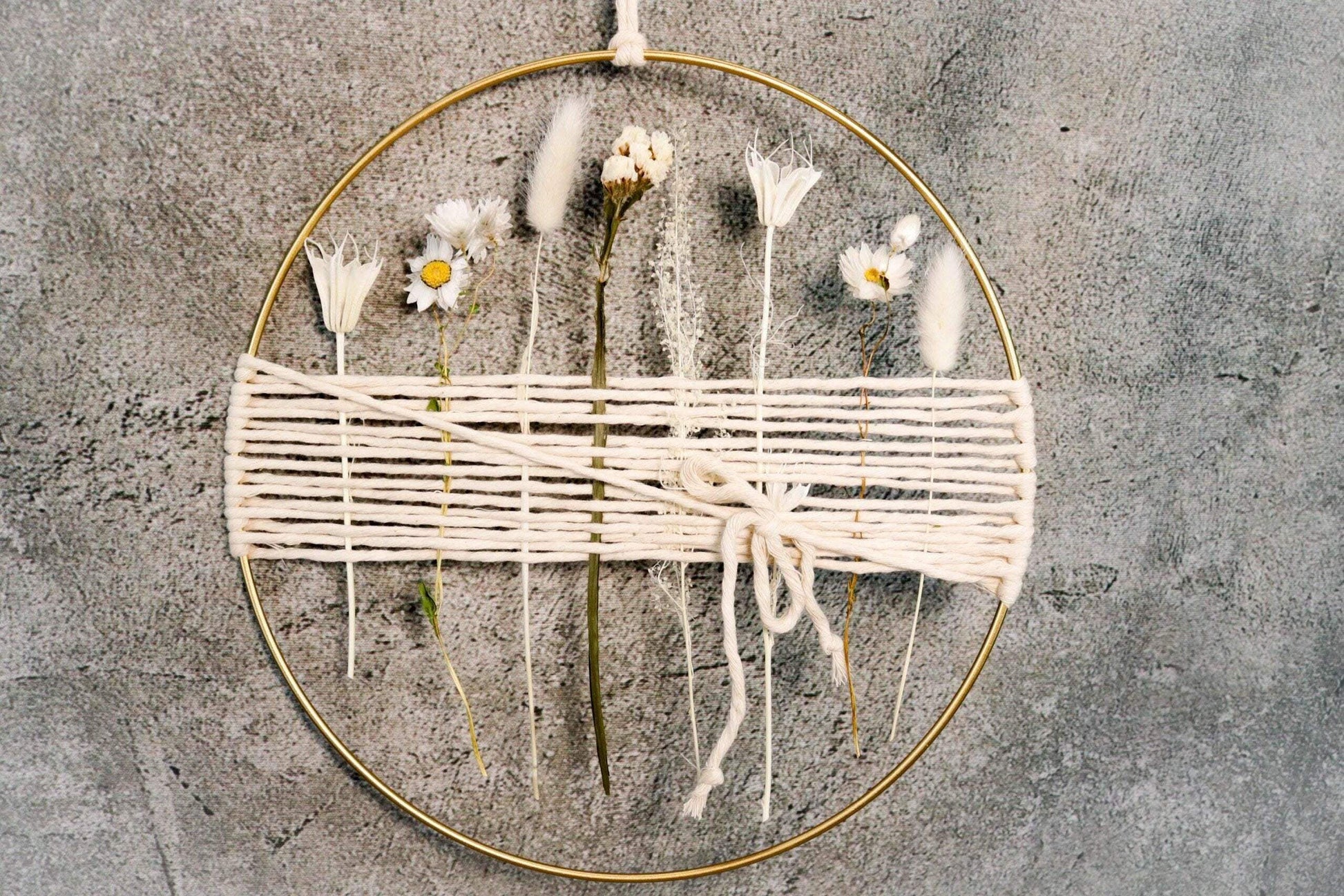 Türkranz Kranz Ring Gräser Wandkranz Trockenblumen Natur natürlich Hoop Fensterdeko – handgemacht aus Seiden- und Kunstblumen, langlebig & pflegeleicht von SarahsFlowerStudio