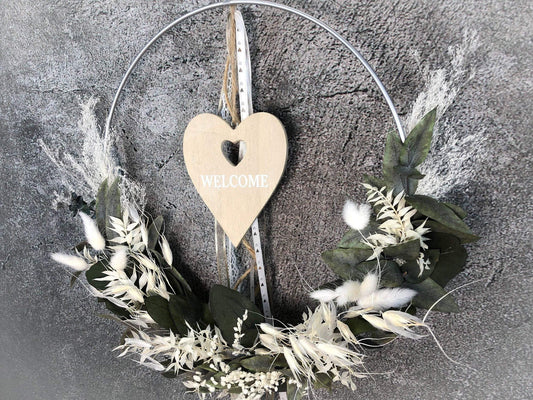 Türkranz Welcome Herz Kranz Ring Eukalyptus Gräser Wandkranz Trockenblumen Natur natürlich Hoop Herbst Herbstlich – handgemacht aus Seiden- und Kunstblumen, langlebig & pflegeleicht von SarahsFlowerStudio