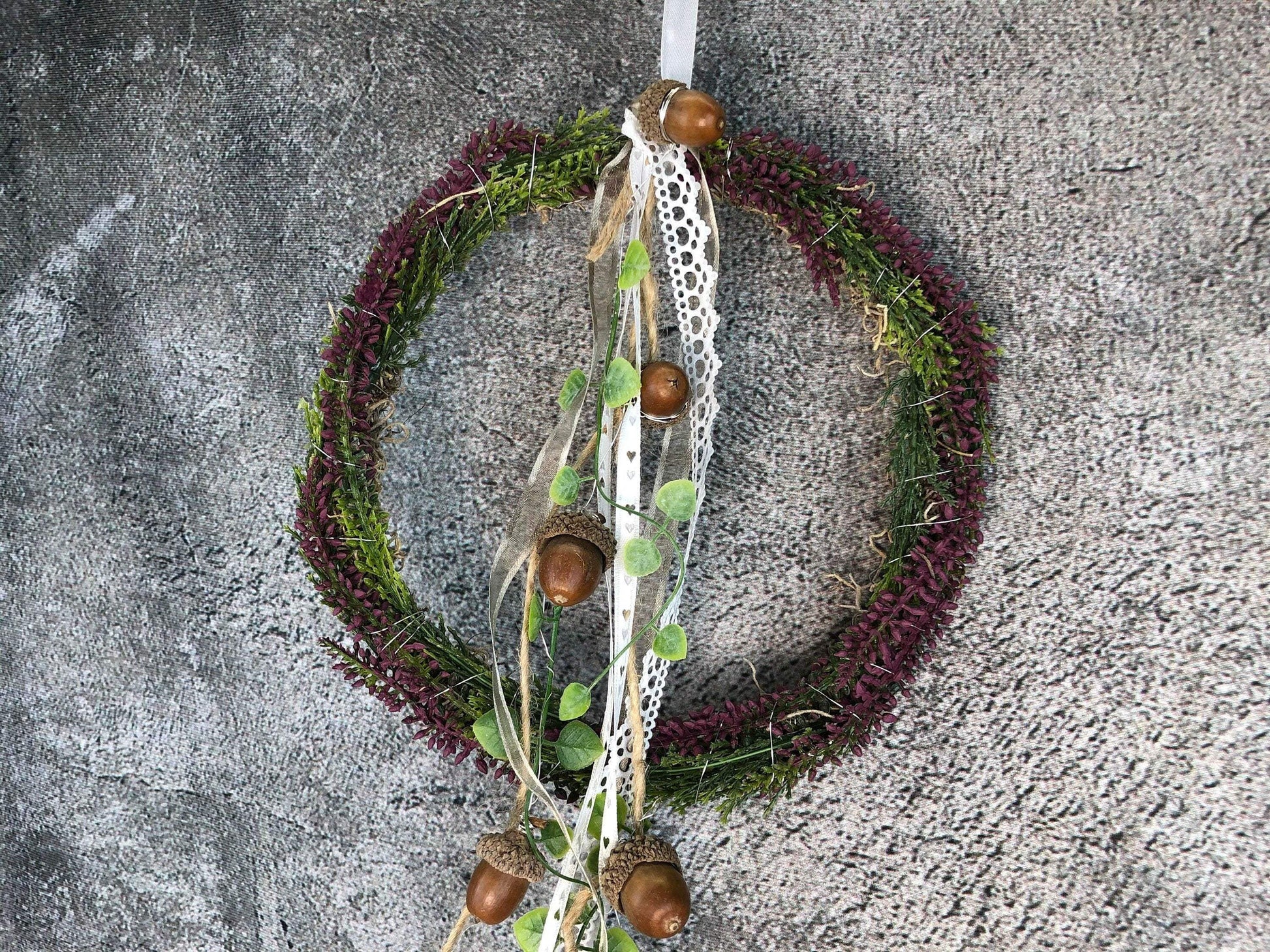 Türkranz Heide Erika Herz Eicheln Eichel Herbst Herbstlich Türschmuck Modern Wunschfarbe Wunschgröße Tür Schmuck ganzjährig – handgemacht aus Seiden- und Kunstblumen, langlebig & pflegeleicht von SarahsFlowerStudio
