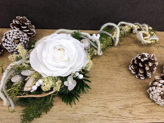 Grabgesteck zum legen Grabstrauß Liege Bukett Rose zum legen Allerheiligen Wachsrosen Wachsrose Islandmoos Christrosen Rosen Grabdekoration – handgemacht aus Seiden- und Kunstblumen, langlebig & pflegeleicht von SarahsFlowerStudio