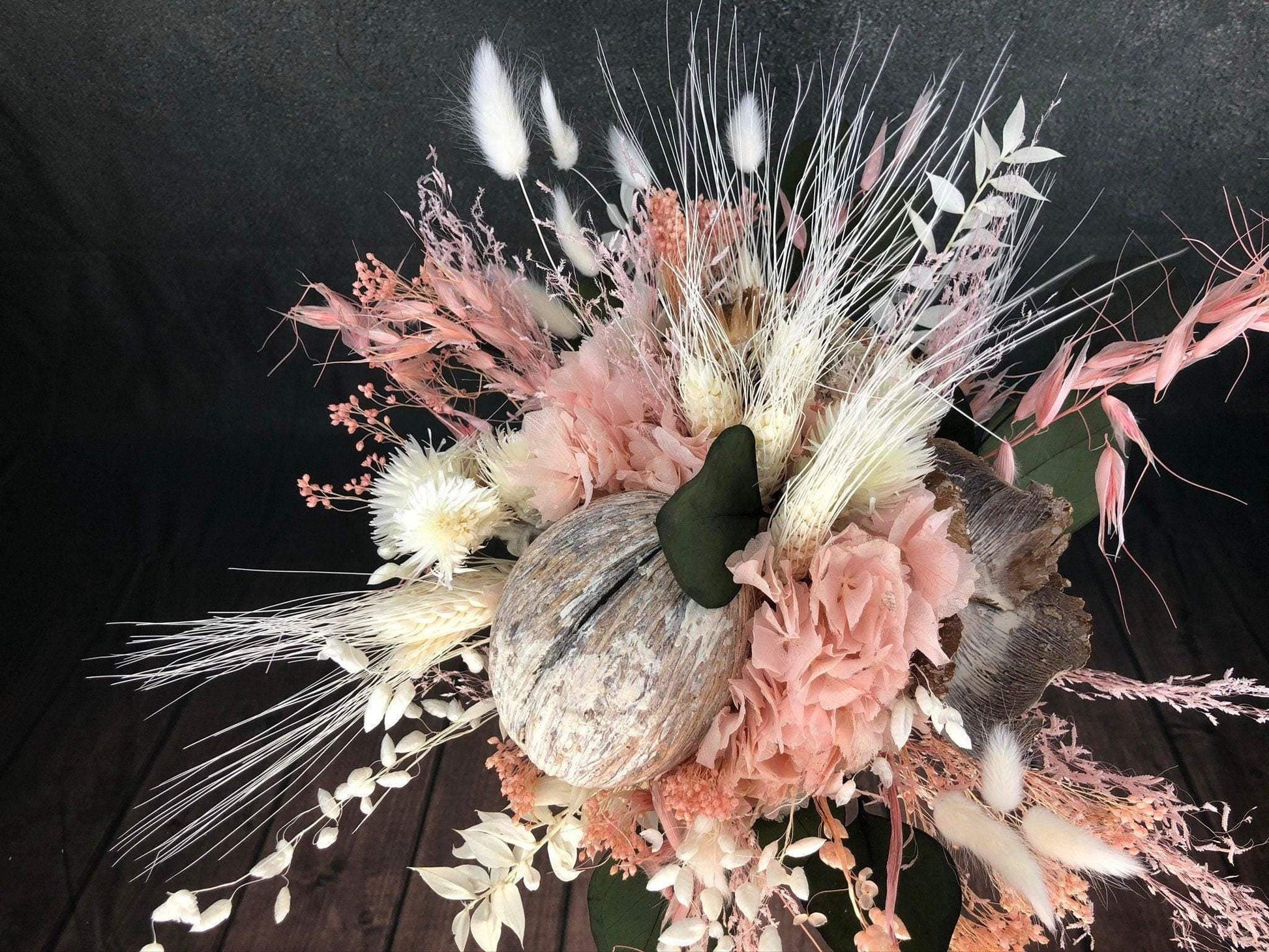 Strauß Gefriergetrocknet Hortensie mit Exoten Tischgesteck Gräser Trockenblumen Trockenmaterial Natur natürlich dried bouquet dried Flowers – handgemacht aus Seiden- und Kunstblumen, langlebig & pflegeleicht von SarahsFlowerStudio