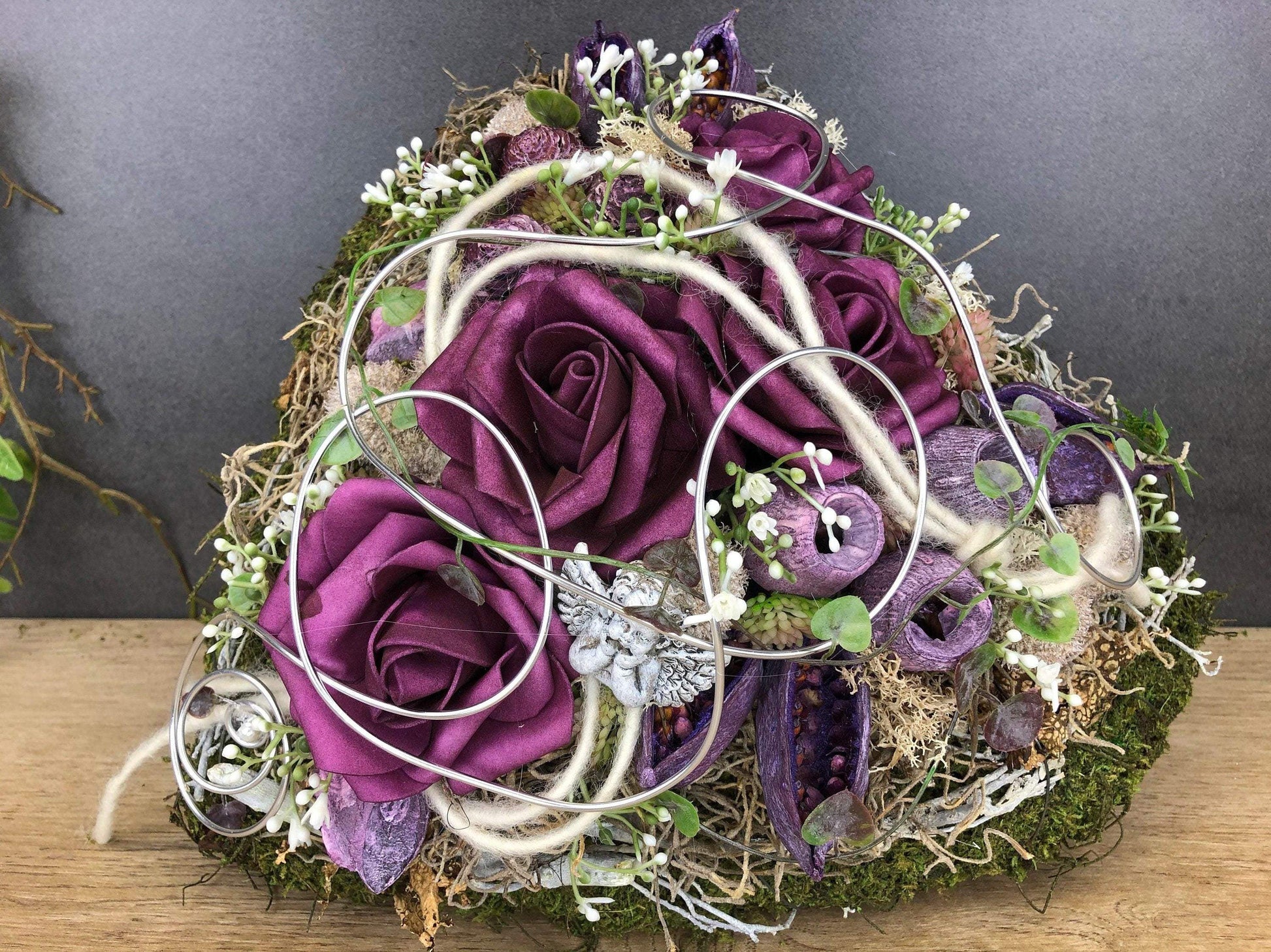 Grabgesteck Grabschmuck Herz Grabdekoration Grabschmuck Allerheiligen Engel Rose – handgemacht aus Seiden- und Kunstblumen, langlebig & pflegeleicht von SarahsFlowerStudio