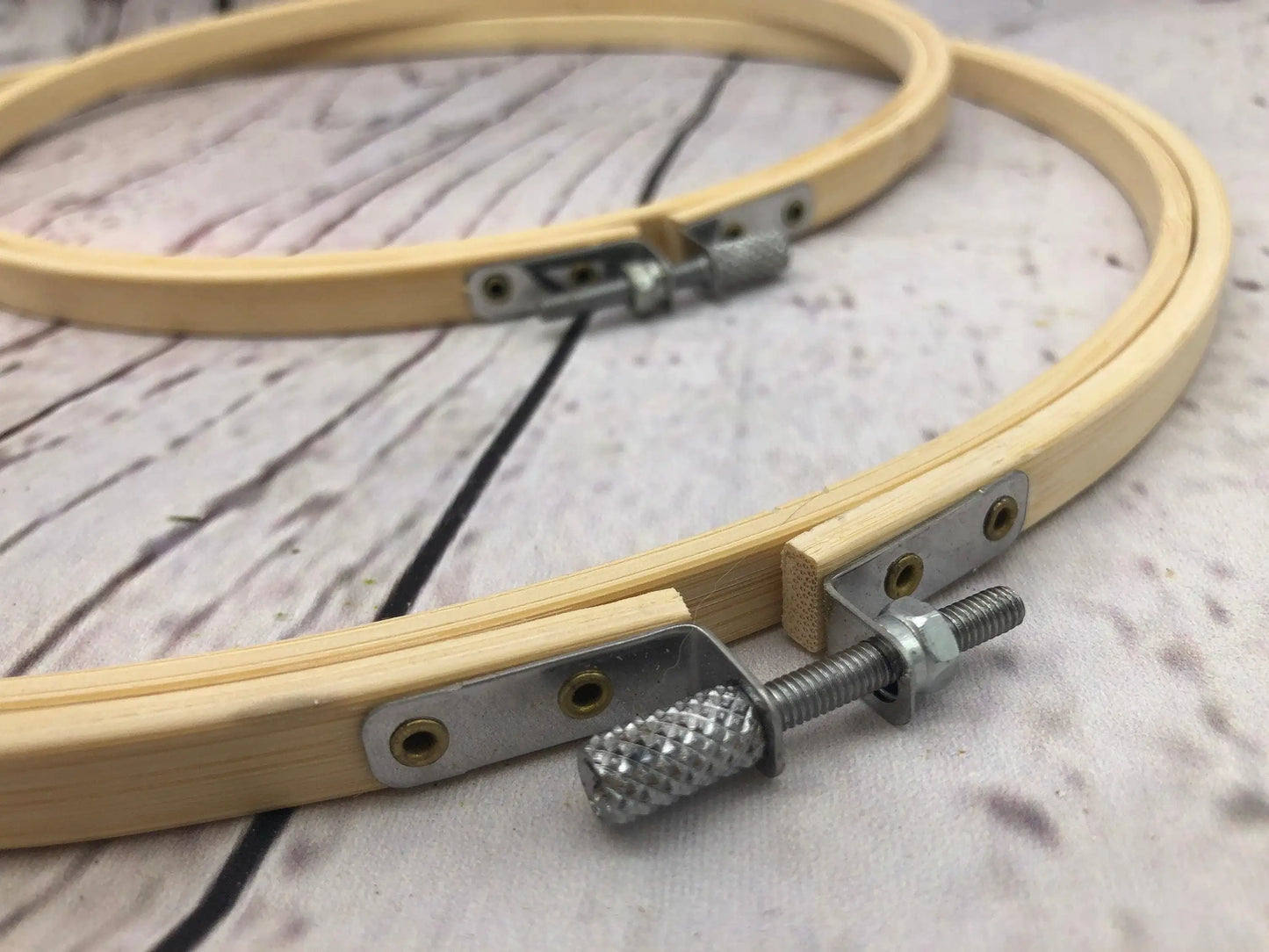 Stickrahmen Nähring Stickring Holzring Ring Bastelring Basteln Traumfänger Makramee Trockenblumen – handgemacht aus Seiden- und Kunstblumen, langlebig & pflegeleicht von SarahsFlowerStudio