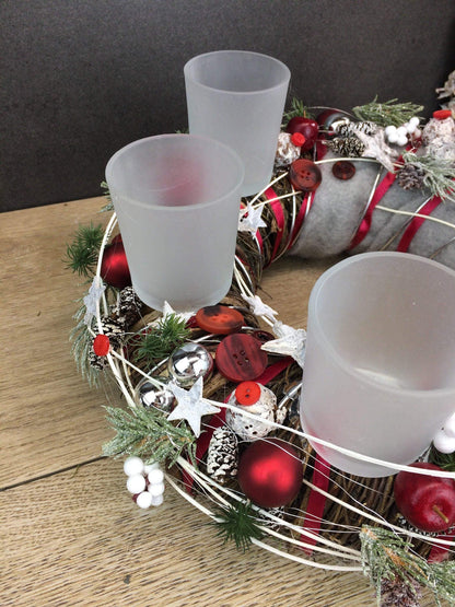 Adventskranz Wichtel Wunschfarbe Silber Grau Kugeln Sterne Eicheln Knöpfe Beeren – handgemacht aus Seiden- und Kunstblumen, langlebig & pflegeleicht von SarahsFlowerStudio