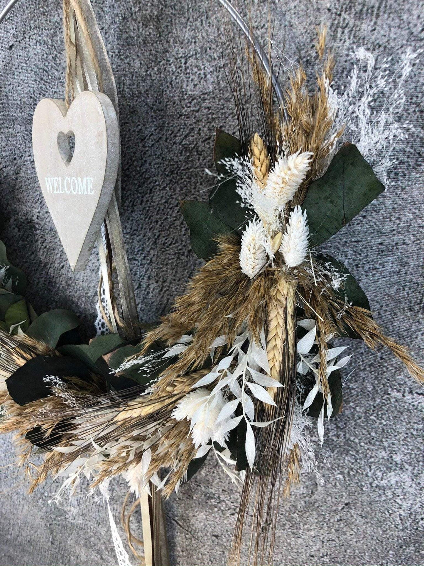 Türkranz Welcome Herz Kranz Ring Eukalyptus Gräser Wandkranz Trockenblumen Natur natürlich Hoop Herbst Herbstlich – handgemacht aus Seiden- und Kunstblumen, langlebig & pflegeleicht von SarahsFlowerStudio