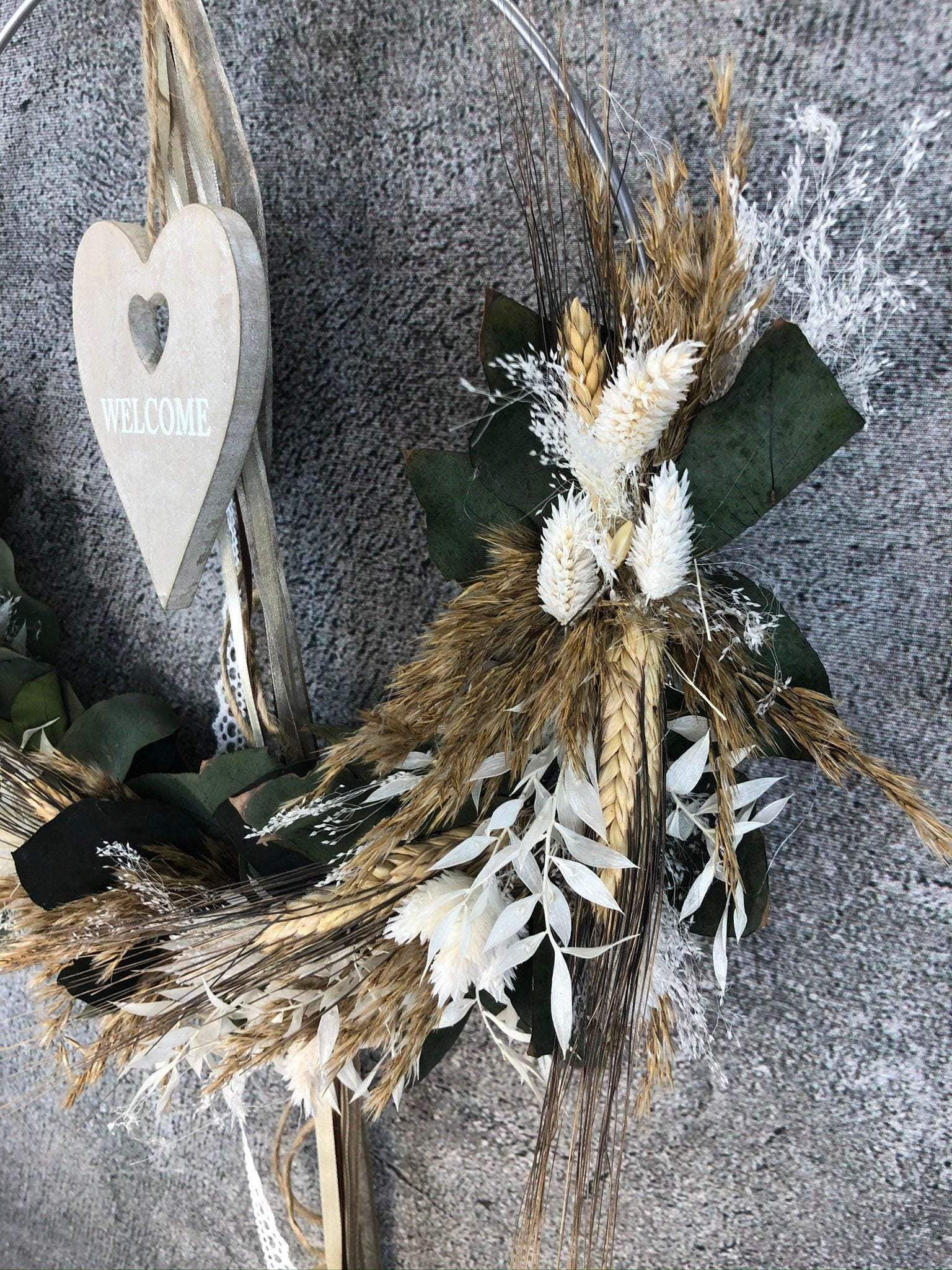 Türkranz Welcome Herz Kranz Ring Eukalyptus Gräser Wandkranz Trockenblumen Natur natürlich Hoop Herbst Herbstlich – handgemacht aus Seiden- und Kunstblumen, langlebig & pflegeleicht von SarahsFlowerStudio