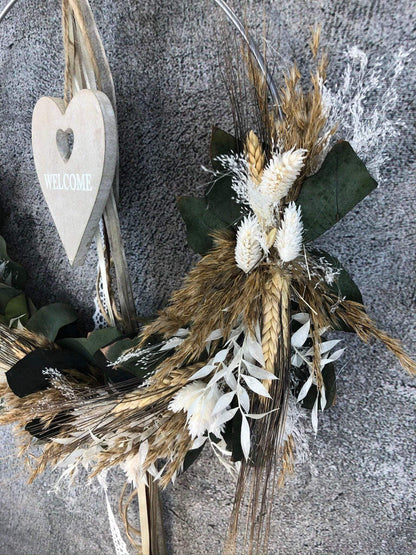 Türkranz Welcome Herz Kranz Ring Eukalyptus Gräser Wandkranz Trockenblumen Natur natürlich Hoop Herbst Herbstlich – handgemacht aus Seiden- und Kunstblumen, langlebig & pflegeleicht von SarahsFlowerStudio