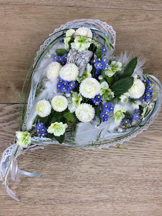 Grabgesteck 25x35cm Frühling Grabschmuck Gesteck Herz Gänseblümchen Vergissmeinnicht Grabdekoration Grabschmuck Allerheiligen – handgemacht aus Seiden- und Kunstblumen, langlebig & pflegeleicht von SarahsFlowerStudio