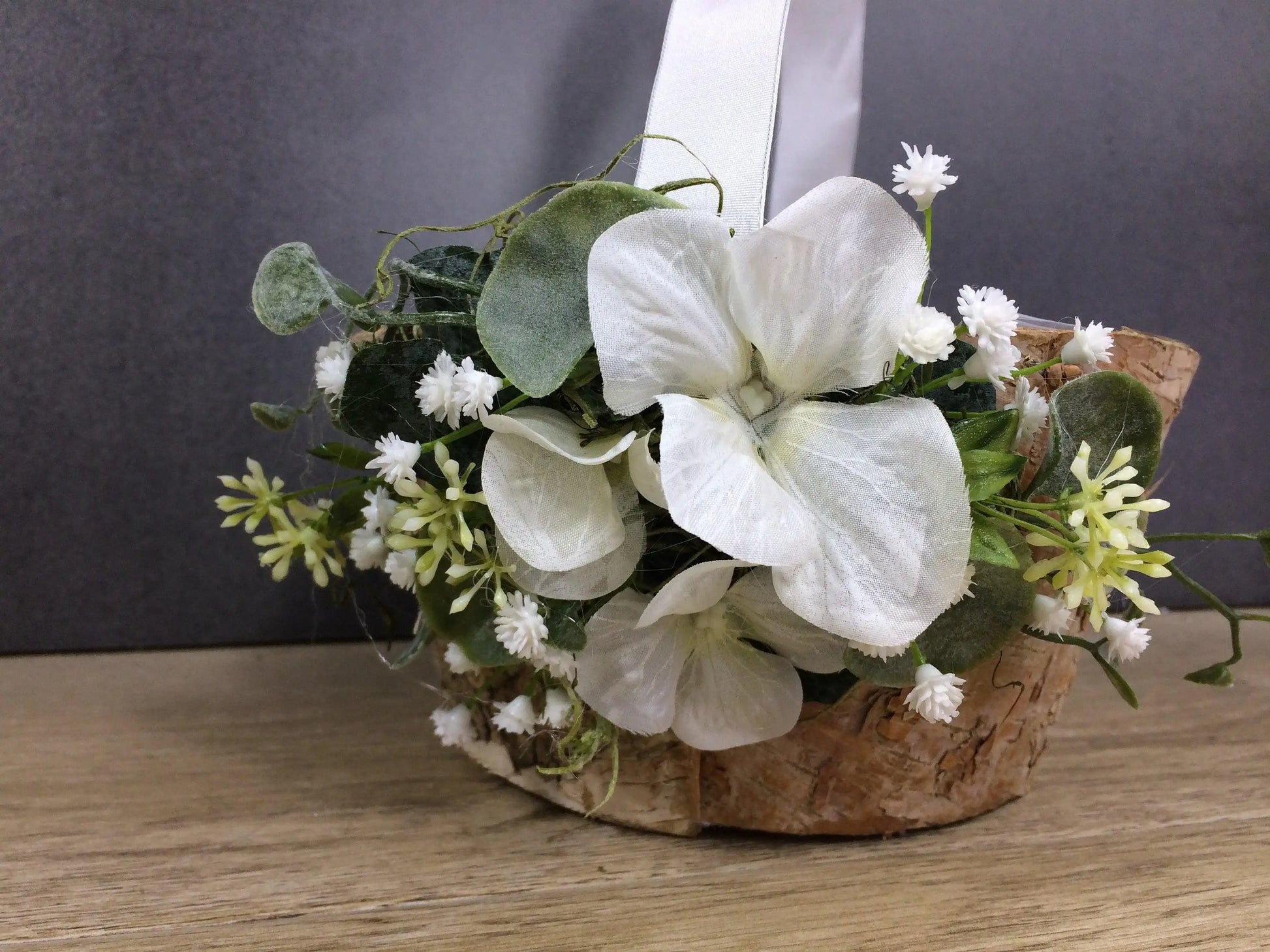 Blumenmädchen Korb Blumenmädchen Korb Blumenkörbchen Streukörbchen Blumenstreukörbchen Birke Eukalyptus Hortensie – handgemacht aus Seiden- und Kunstblumen, langlebig & pflegeleicht von SarahsFlowerStudio
