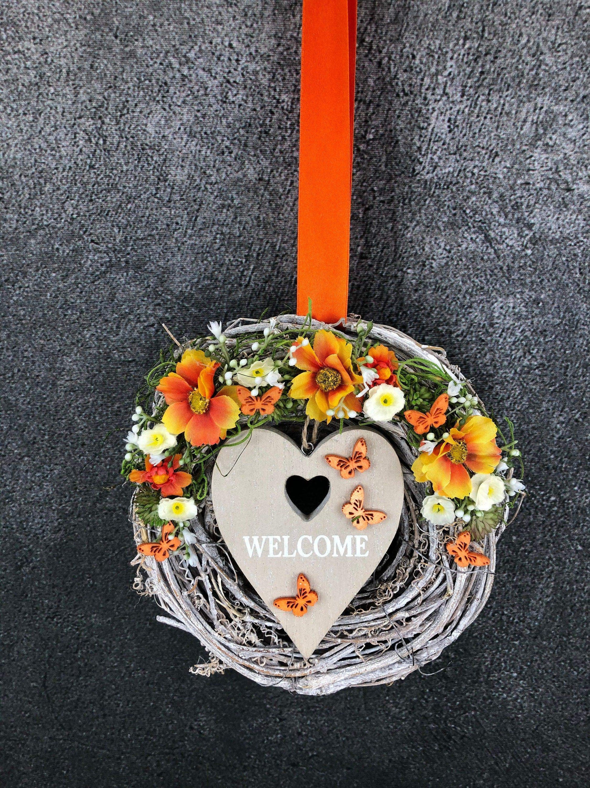 Türkranz Türdeko Türschmuck Herz Welcome Modern ganzjährig Tür Schmuck Schmetterling Herbst – handgemacht aus Seiden- und Kunstblumen, langlebig & pflegeleicht von SarahsFlowerStudio