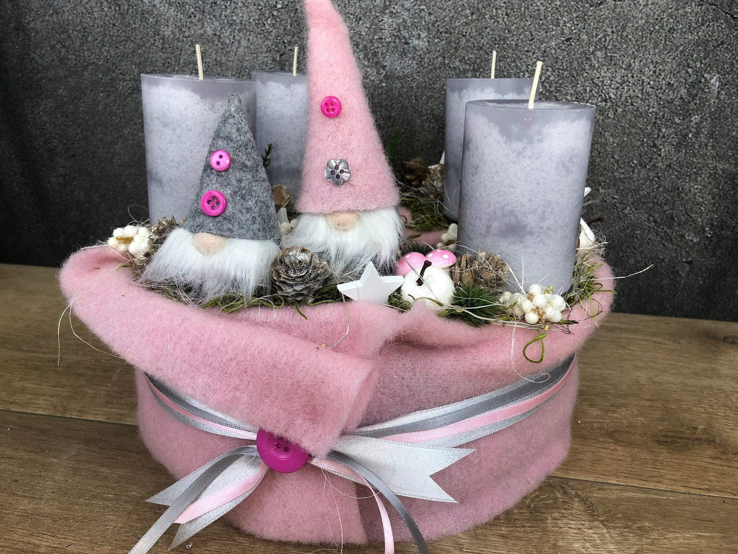 Adventskranz Adventskalender – handgemacht aus Seiden- und Kunstblumen, langlebig & pflegeleicht von SarahsFlowerStudio