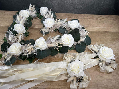 Autoschmuck Set 3 Teilig Trockenblumen Seidenblumen Kunstblumen Herz und Schleifen Autodekoration Gesteck Hochzeit Schmuck Kutsche – handgemacht aus Seiden- und Kunstblumen, langlebig & pflegeleicht von SarahsFlowerStudio