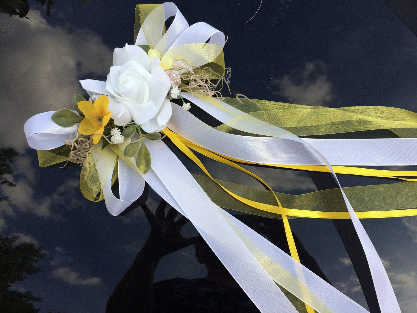 Autoschmuck Set 3 Teilig Gesteck und Schleifen Autodekoration Hochzeit Kutschen Kutschendekoration Deko Dekoration Hochzeit Wedding – handgemacht aus Seiden- und Kunstblumen, langlebig & pflegeleicht von SarahsFlowerStudio