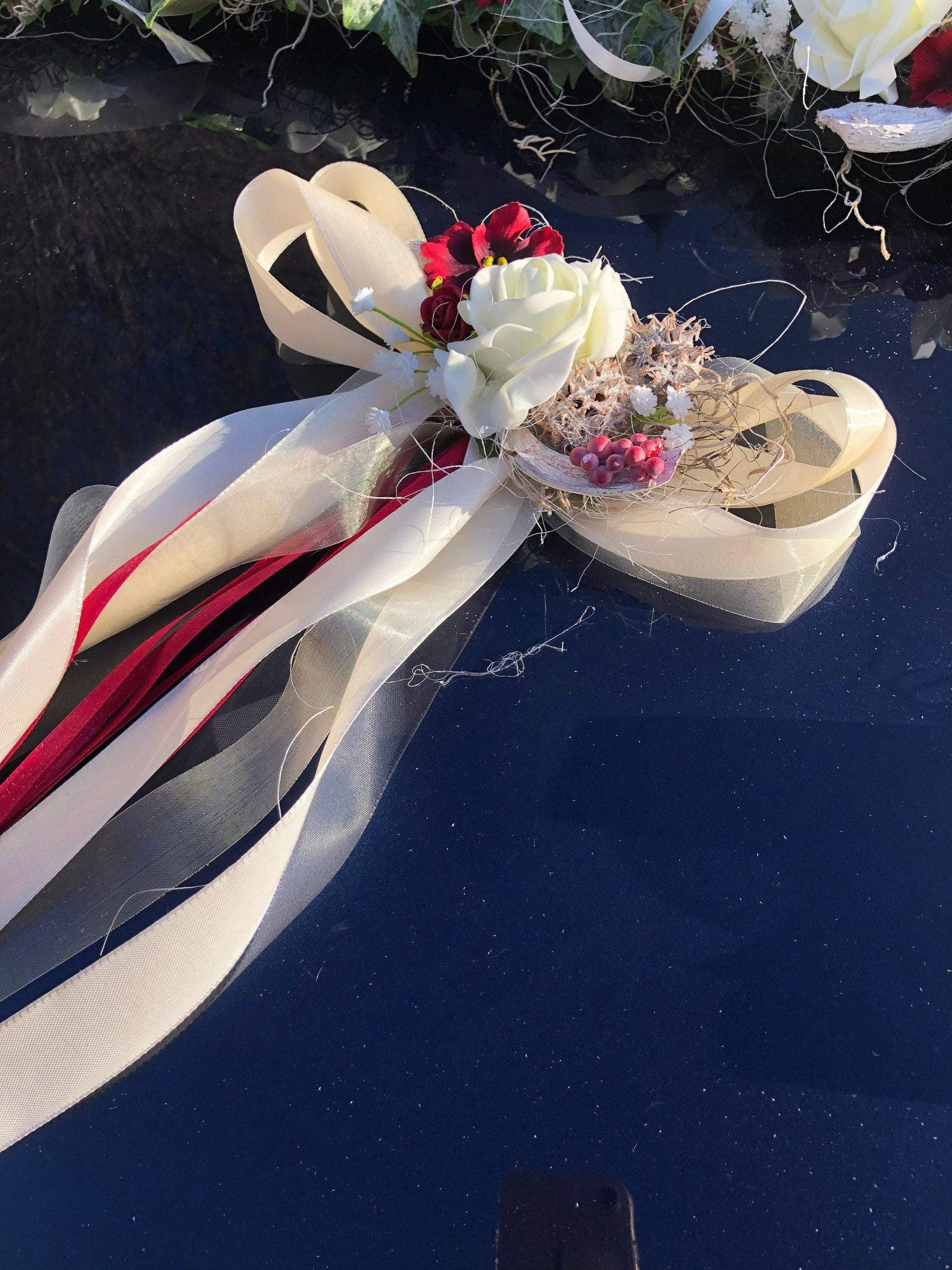 Autoschmuck Set 3 Teilig Gesteck und Schleifen Autodekoration Hochzeit Kutschen Kutschendekoration Deko Dekoration Hochzeit Wedding – handgemacht aus Seiden- und Kunstblumen, langlebig & pflegeleicht von SarahsFlowerStudio